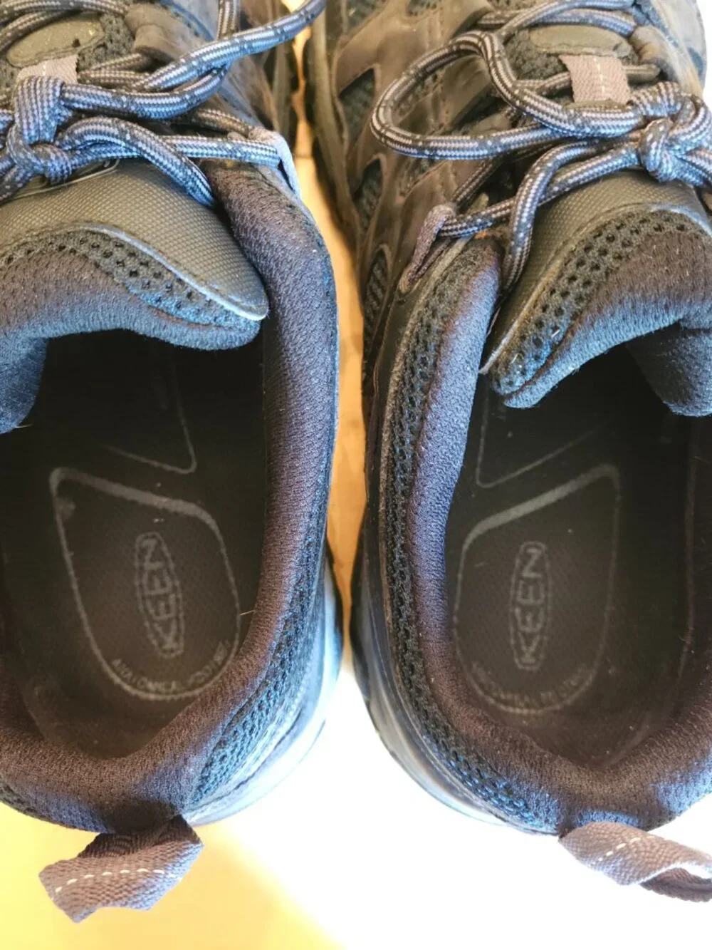 KEEN Mens Size 10 Leather Hiking Trail Shoes Black